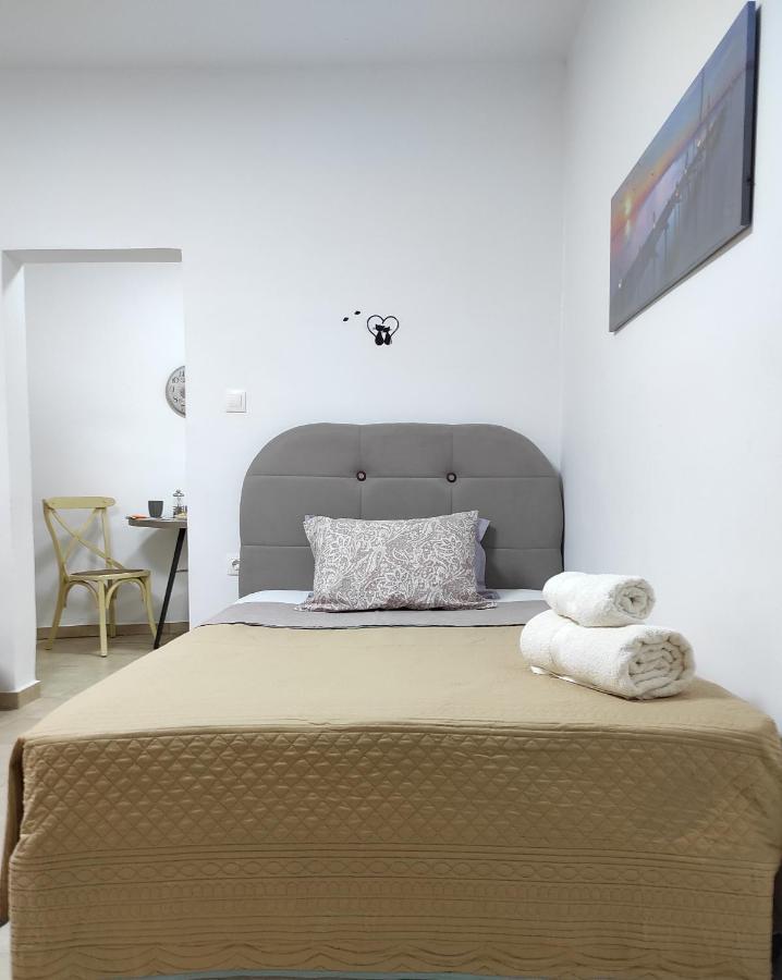 Secret Stories Studio Apartment Heraklion  Bagian luar foto