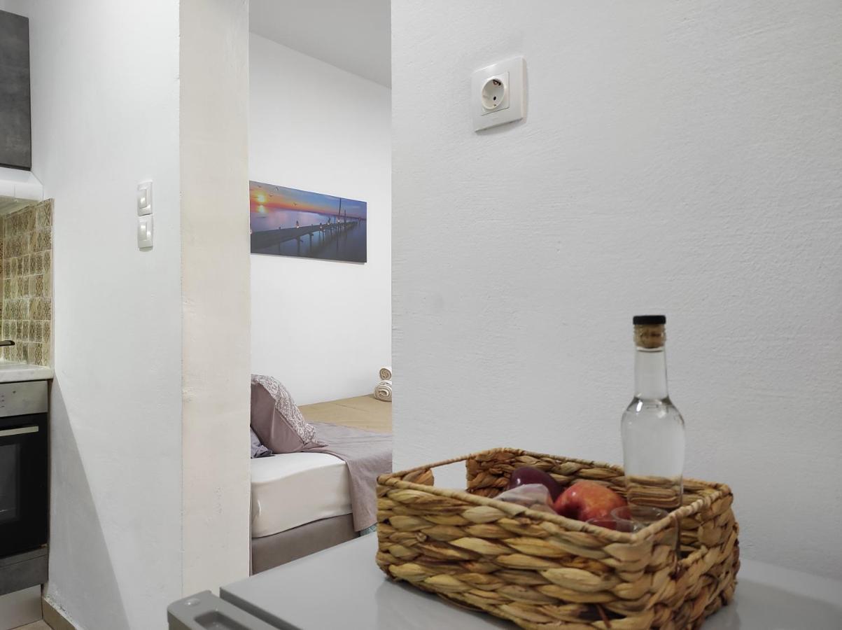Secret Stories Studio Apartment Heraklion  Bagian luar foto