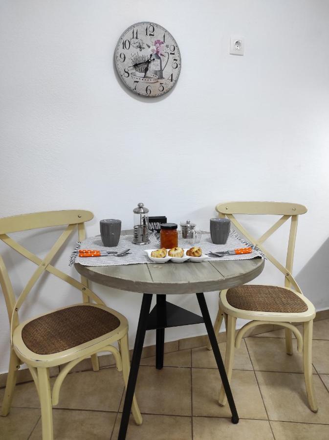 Secret Stories Studio Apartment Heraklion  Bagian luar foto