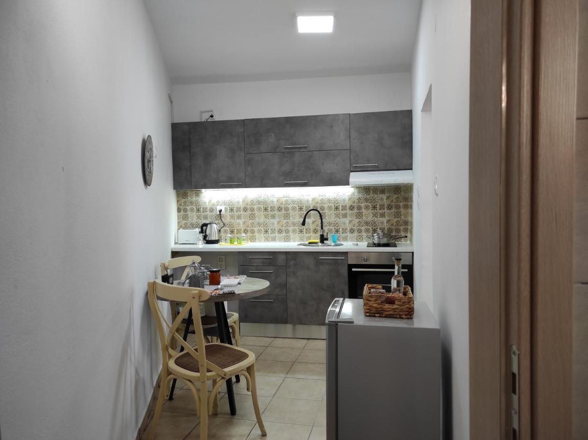 Secret Stories Studio Apartment Heraklion  Bagian luar foto